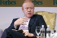 «Моя суперсила — это деньги» Скрытный миллиардер скупает королей, узнает секреты Трампа и российских подлодок. Кто он?