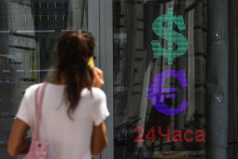 cb-opustil-rubl-na-dno-kursy-valjuty-segodnja-27-ijulja-dollar-evro-juan-de36830.jpg