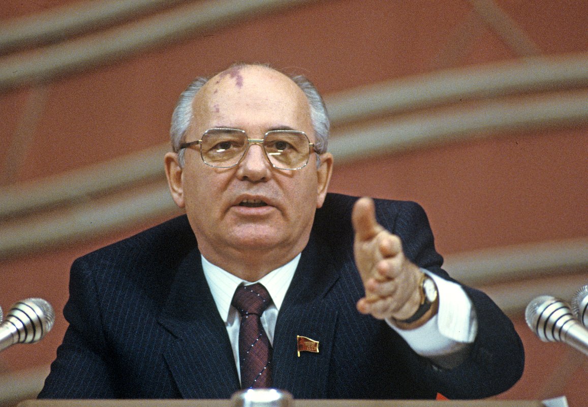 Михаил Горбачев на внеочередном III съезде народных депутатов СССР