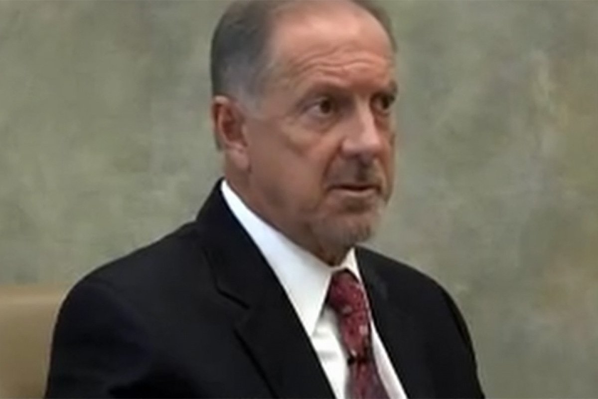 Ларри Рудольф на допросе в суде