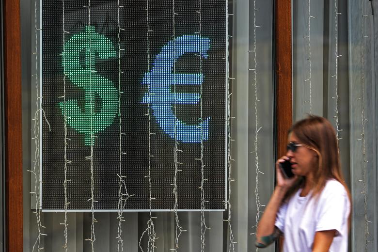 rubl-zhdet-devalvacija-kursy-valjut-segodnja-7-avgusta-dollar-evro-juan-268a5f7.jpg