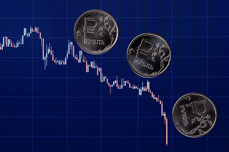 rubl-zhdet-sereznyj-obval-kursy-valjut-13-avgusta-dollar-evro-juan-419799c.jpg