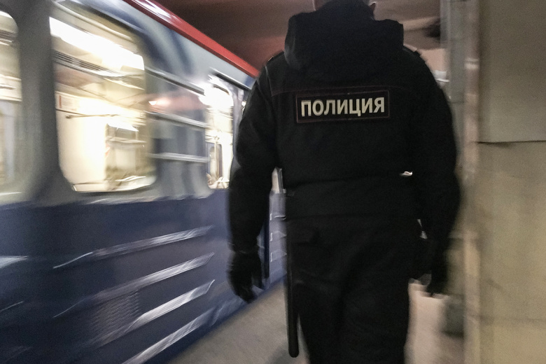 stolichnoe-metro-ostanovilos-iz-za-cheloveka-na-putjah-1f7297c.jpg