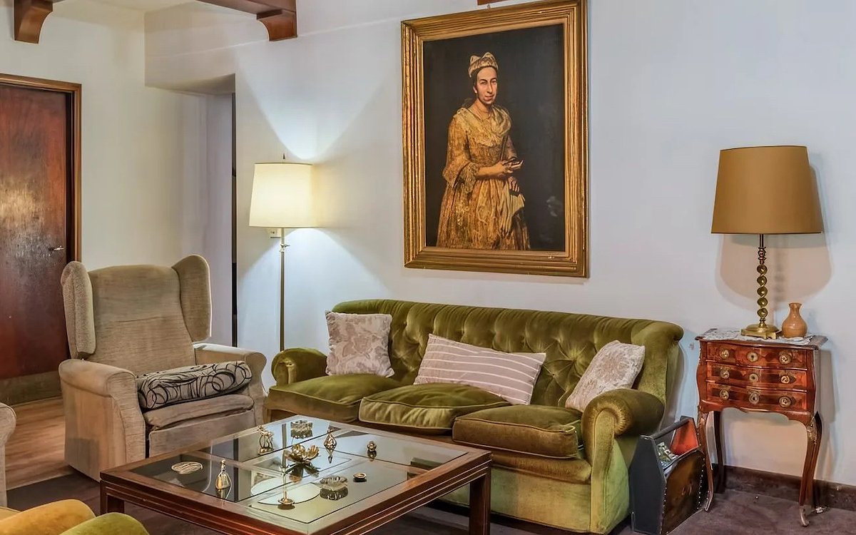 Интерьер дома дочери Фридриха Кадгиена с «Портретом дамы» на стене