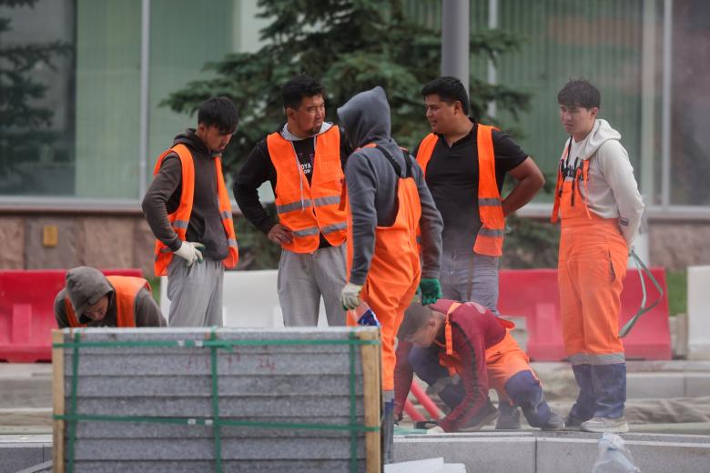 v-gosdume-podderzhali-predlozhenie-otkazatsja-ot-trudovyh-migrantov-v-moskve-86964a3.jpg