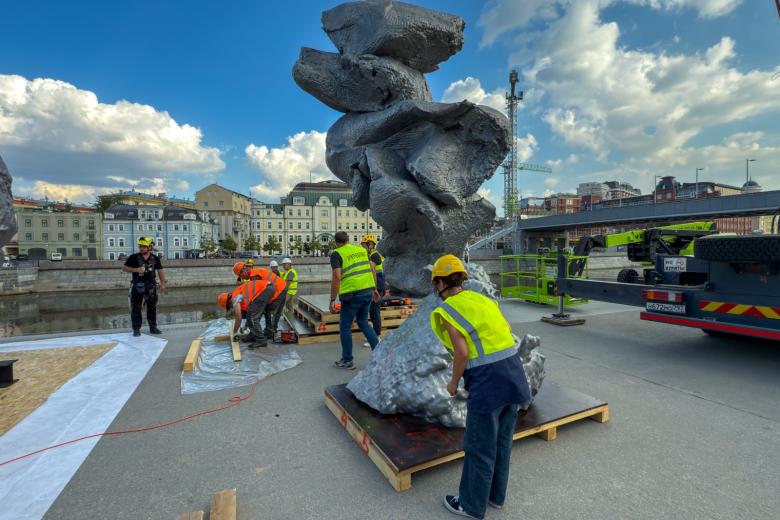 v-moskve-zavershili-demontazh-skandalno-izvestnoj-skulptury-b5aa5c9.jpg