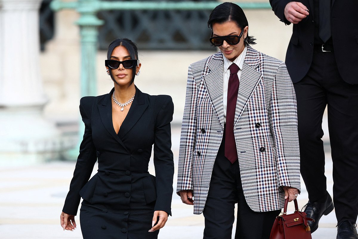 Ким Кардашьян (слева) 